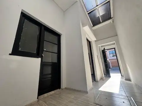 Depto Tipo Casa en Alquiler en Lanús, $ 800.000