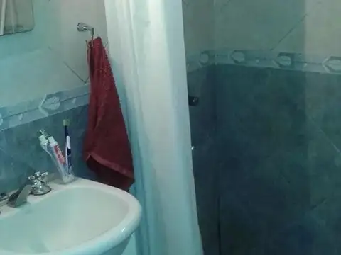 Casa en venta de 4 ambientes en Camino Centenario
