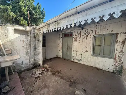 VENTA CASA DE PASILLO - 1 dormitorio y patrio - Zona Sur, Rosario