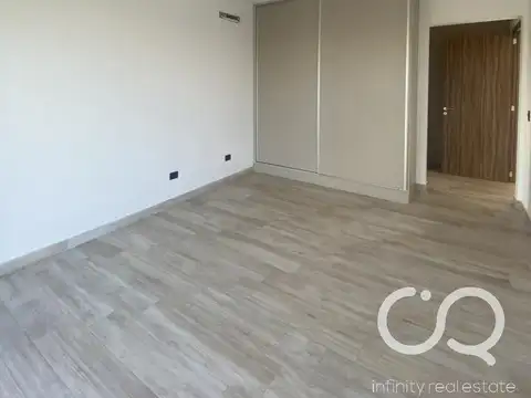 Casa 8 ambientes con 6 baños