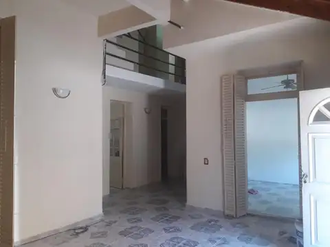 Casa 4 ambientes con 1 baño
