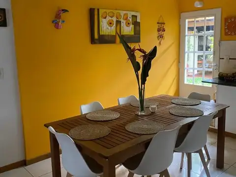 Casa 4 ambientes con 2 baños