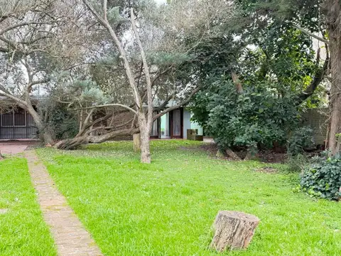 Casa o lote a la venta en el corazon de city bell la plata