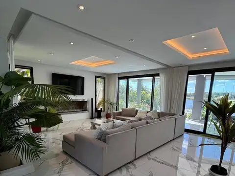 Casa 4 ambientes con 4 baños
