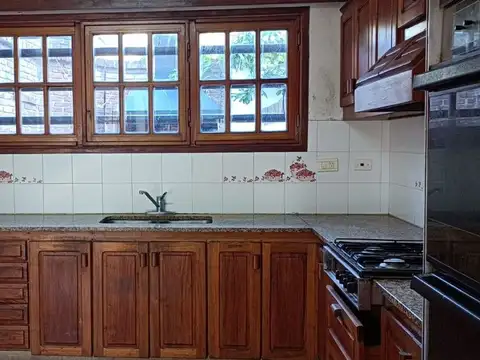 CASA VENTA TOLOSA 3 DORMITORIOS PATIO APTO BANCO