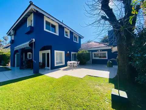 Casa en venta en Club de campo los Horneros con vista al Golf, 5 dormitorios y 4 baños.