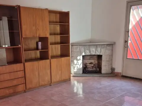 Depto Tipo Casa en Alquiler con 1 cocheras