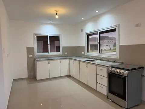 Casa en Alquiler en Yerba Buena, $ 2.400.000
