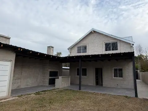 Casa en Venta con 2 cocheras