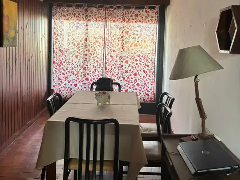 PH DE   TRES AMBIENTES  1º PISO POR ESCALERA-