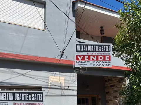 PH DE   TRES AMBIENTES  1º PISO POR ESCALERA- APTO CREDITO