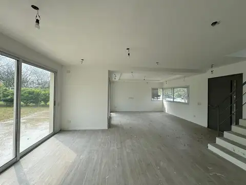 Casa 4 ambientes con 3 baños