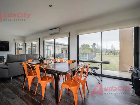 Casa 3 ambientes con 2 baños