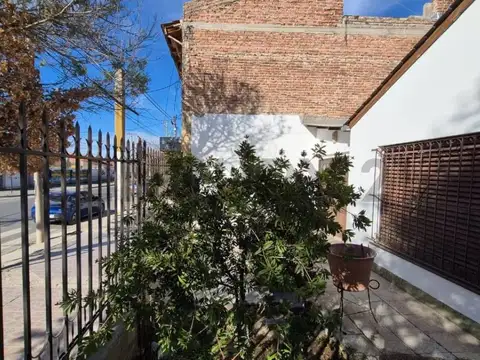 El Chocón 700, Piso 0