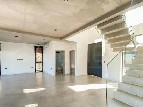 Casa 5 ambientes con 4 baños