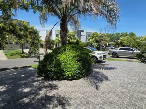 Casa en Alquiler en Berazategui, USD 2.000