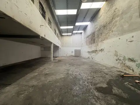 Galpon en Venta en Pompeya, USD 450.000