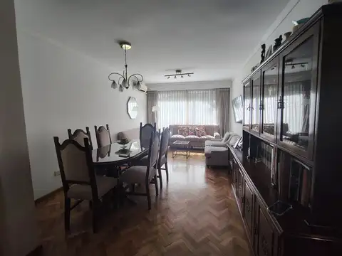 Azcuénaga 1100, Piso 1