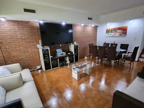 Depto Tipo Casa en Venta de 3 dormitorios