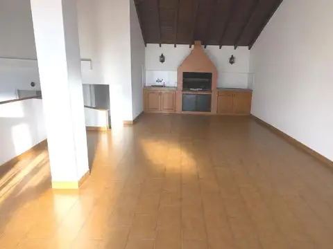 Depto Tipo Casa en Venta de 5 ambientes