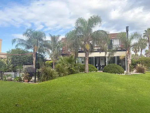 Casa en alquiler - Amoblada - 3 dormitorios - Puerto Roldan