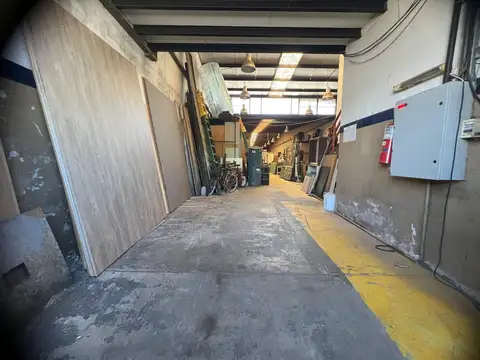GALPON EN VENTA CON OFICINAS EN AVELLANEDA