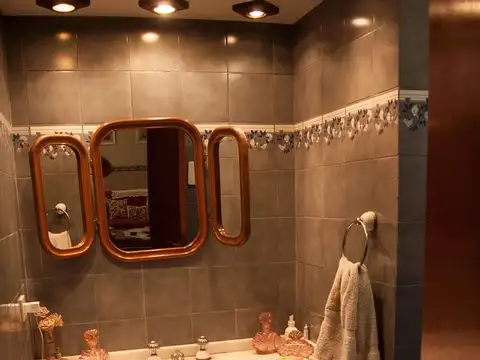 Casa 5 ambientes con 2 baños