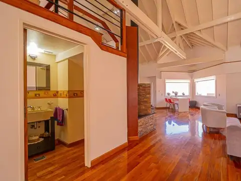 Casa 6 ambientes con 4 baños
