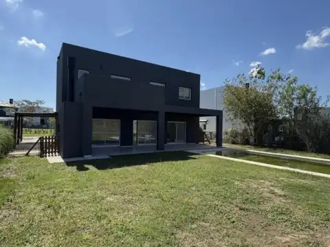 Casa en Venta en Puertos - Acacias, USD 300.000