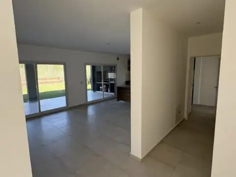 Casa 5 ambientes con 3 baños
