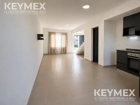 Casa en Alquiler con 2 cocheras