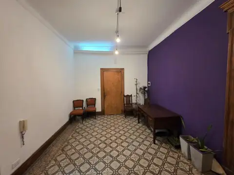 Oficina 6 ambientes con 2 baños