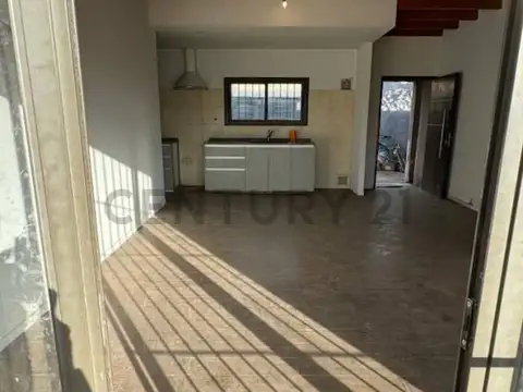 Casa 3 ambientes con 1 baño