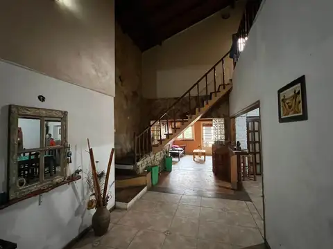Casa 6 ambientes con 1 baño