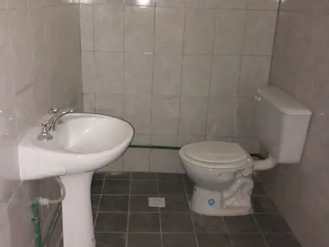 LOCAL COMERCIAL CON GALPON TRASERO - AV. ARIJON Nº 2756 “A” y AV. ARIJON N° 2748 “A”  ROSARIO - $2.800.000