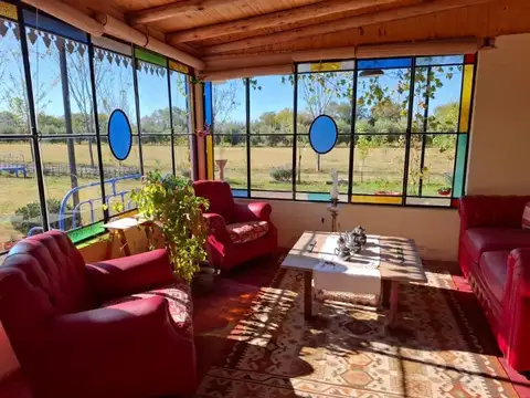 Complejo turístico en funcionamiento – 4 cabañas – 8.485 m² – Cuadro Nacional