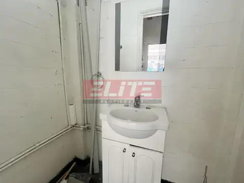 Local sobre Blanco Encalada a mts av. Triunvirato y subte B