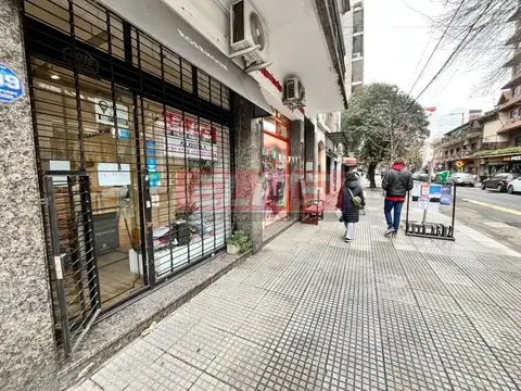 Local sobre Blanco Encalada a mts av. Triunvirato y subte B