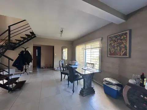Casa en Venta con 3 cocheras