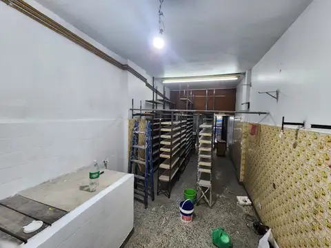 LOCAL 45 MTS. - SOTANO - BAÑO - A 50 MTS PLAZA - NO APTO GASTRONOMIA -