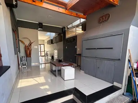 Casa de categoría en venta | 3 dormitorios, piscina y cochera | Casilda