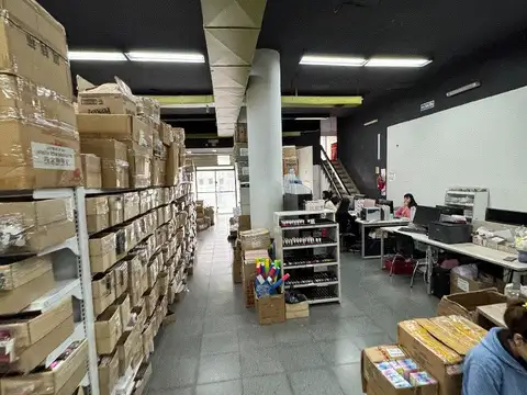 LOCAL COMERCIAL MORON CENTRO 8.30 X 43.00. EXCELENTE UBICACION