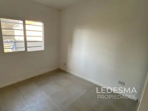 Depto Tipo Casa en Alquiler con 1 cocheras