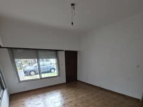 Casa en Venta en Berazategui Oeste, USD 90.000