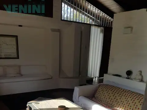 Casa 6 ambientes con 4 baños