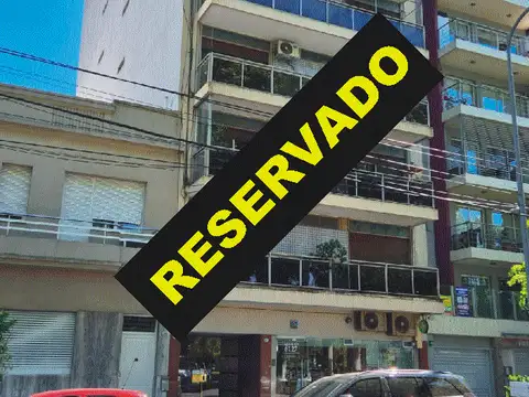 EDIFICIO FRENTE A LA PLAZA - 2 AMB PRECIOSO - LATERAL CON LAVADERO