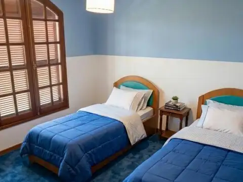 Casa en venta - 4 Dormitorios 1 Baño - Necochea