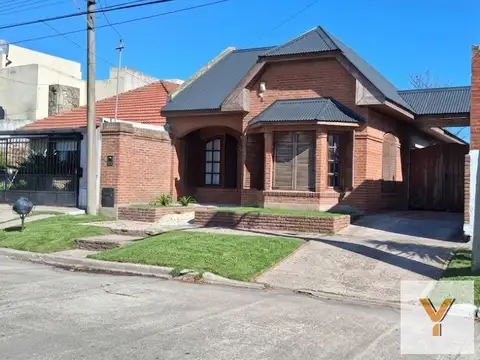 Casa en venta - 4 Dormitorios 1 Baño - Necochea