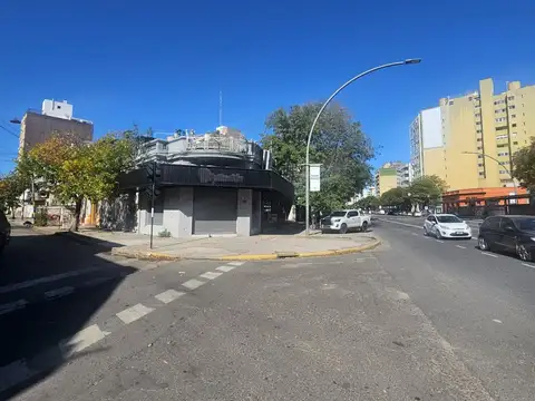 Av. Alberdi  al 700 esquina Ibarlucea, 76 m2 moderno, persianas con vidrieras amplias
