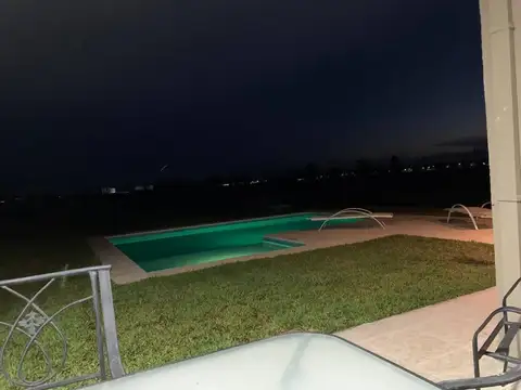 Casa 8 ambientes con 3 baños